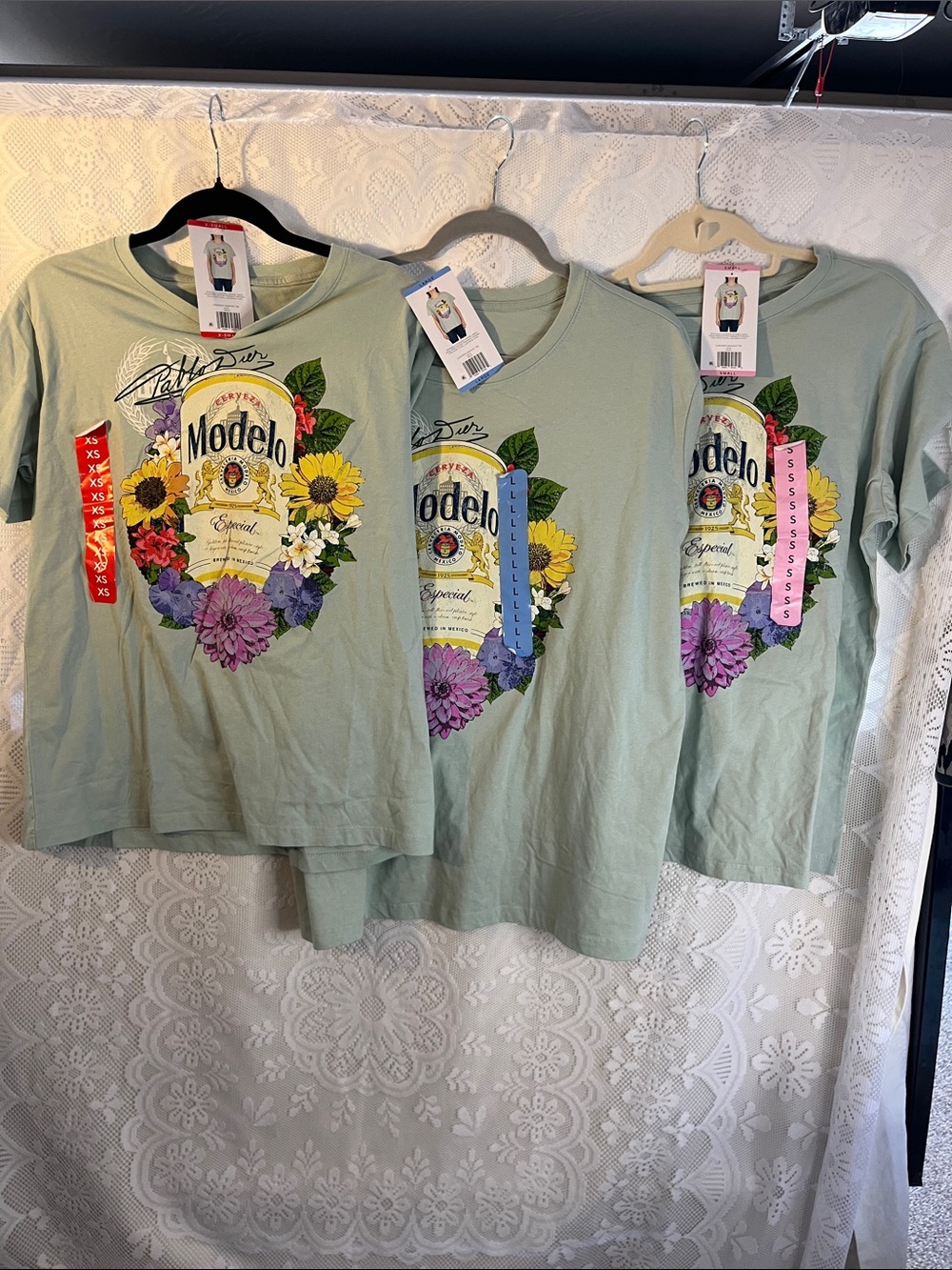😻5for$15😻Modelo Sage Floral Logo Short Sleeve Tee XS,S,L